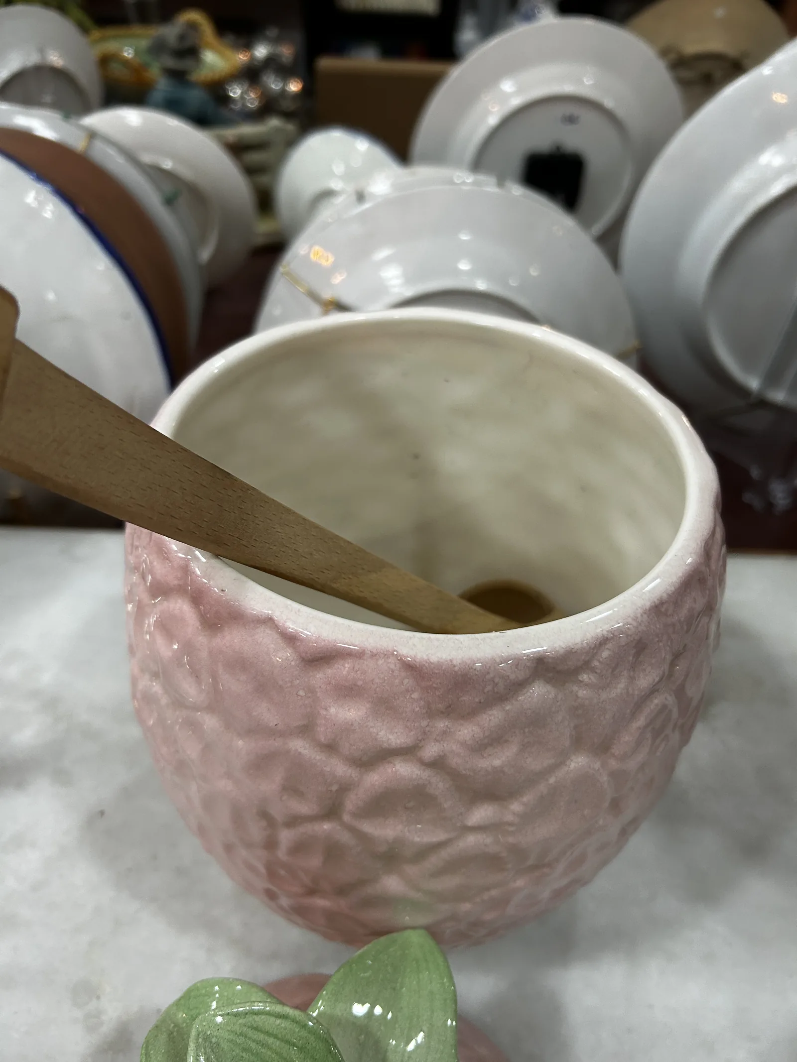 Ponchera Piña Grande Cerámica Rosa + Cuchara - Imagen 2