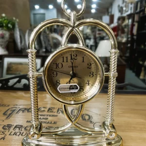 Reloj de sobremesa dorado marca CITIZEN nuevo