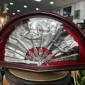 Abaniquera en madera con abanico de estaño
