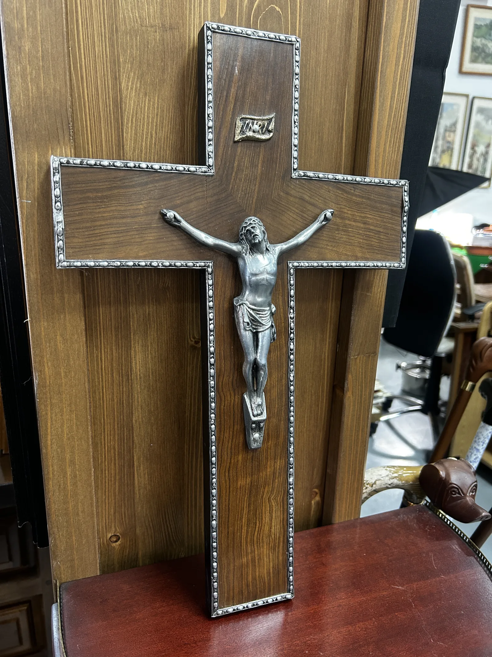 Crucifijo de Pared Antiguo de Madera y Metal - Imagen 9