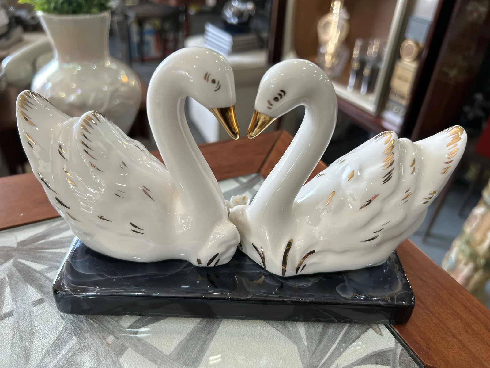 Figura Cisnes Porcelana Vintage y Dorado - Imagen 2