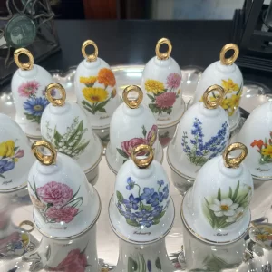 12 Campanas Porcelana D.Hague Flores del Mes