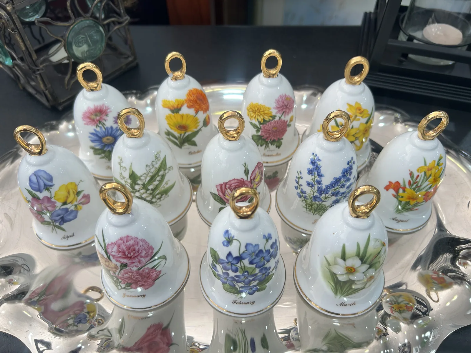 12 Campanas Porcelana D.Hague Flores del Mes