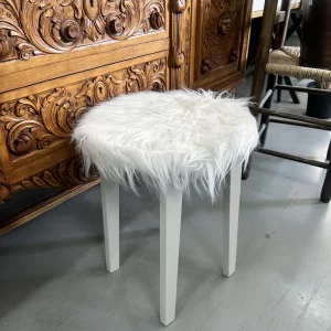 Taburete Blanco de Pelo Sintético Chic