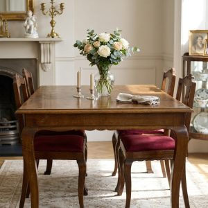 Mesa cuadrada de comedor – estilo clásico madera
