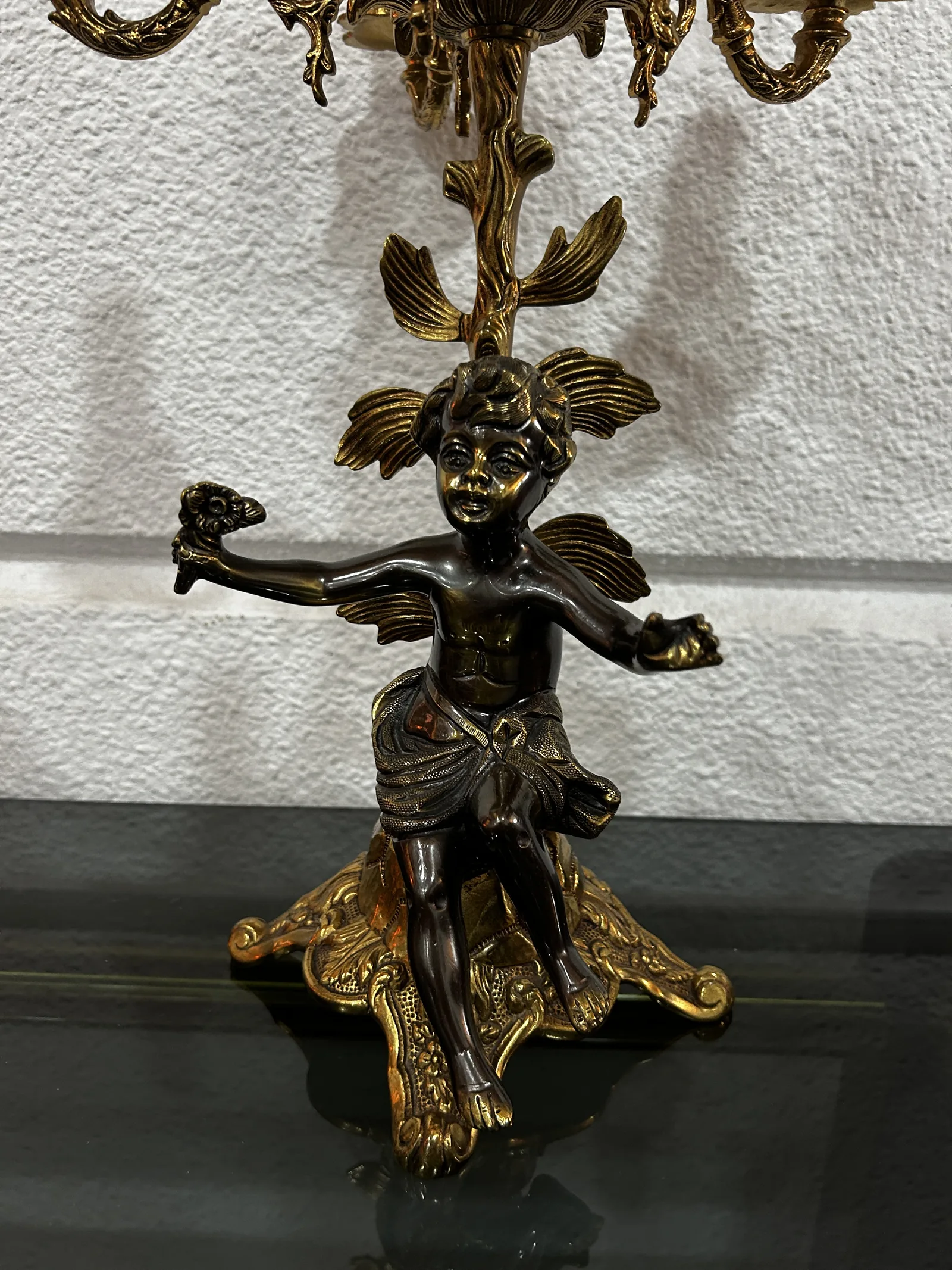 Conjunto reloj sobremesa y candelabros bronce - Imagen 9