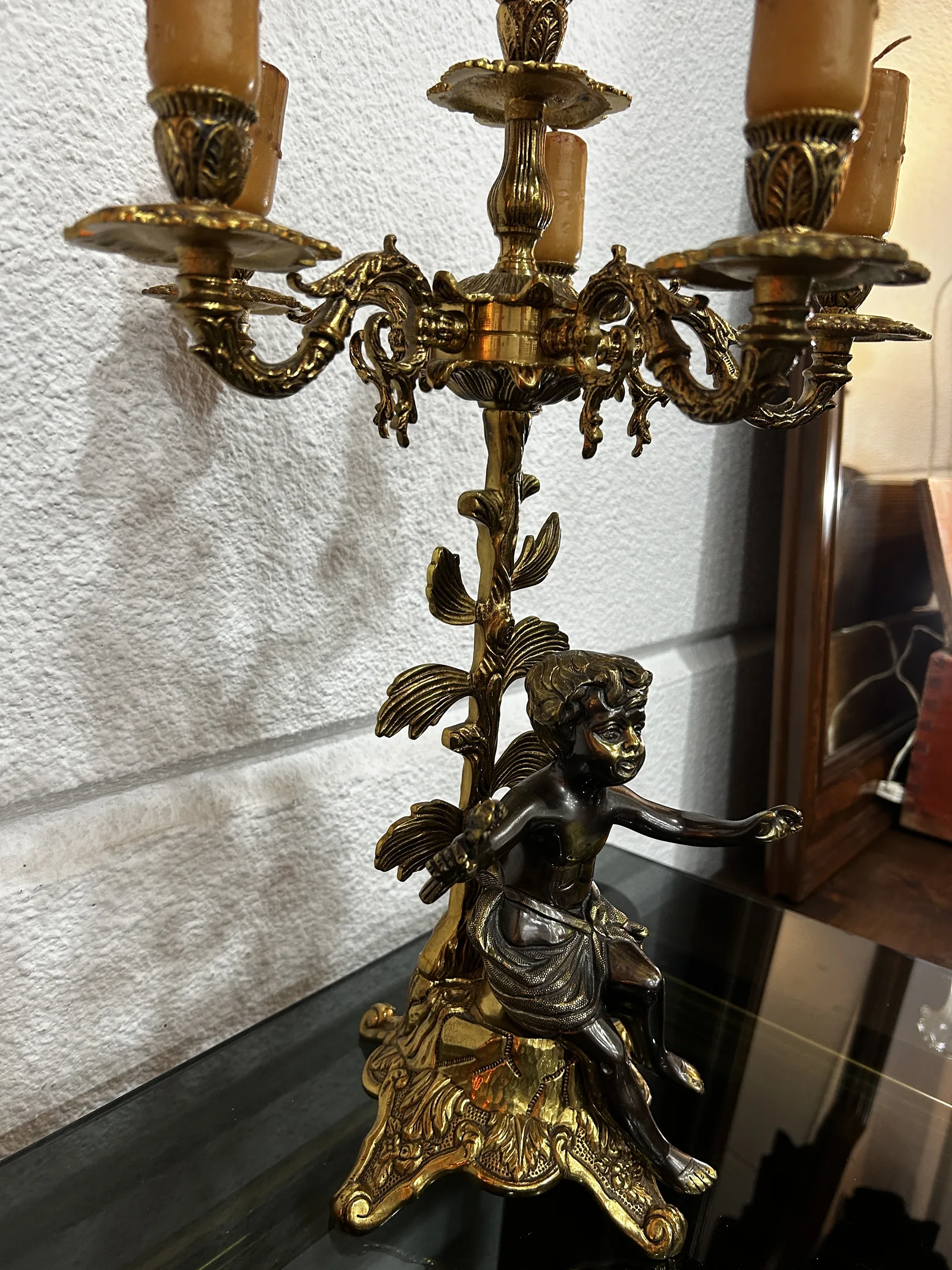 Conjunto reloj sobremesa y candelabros bronce - Imagen 12