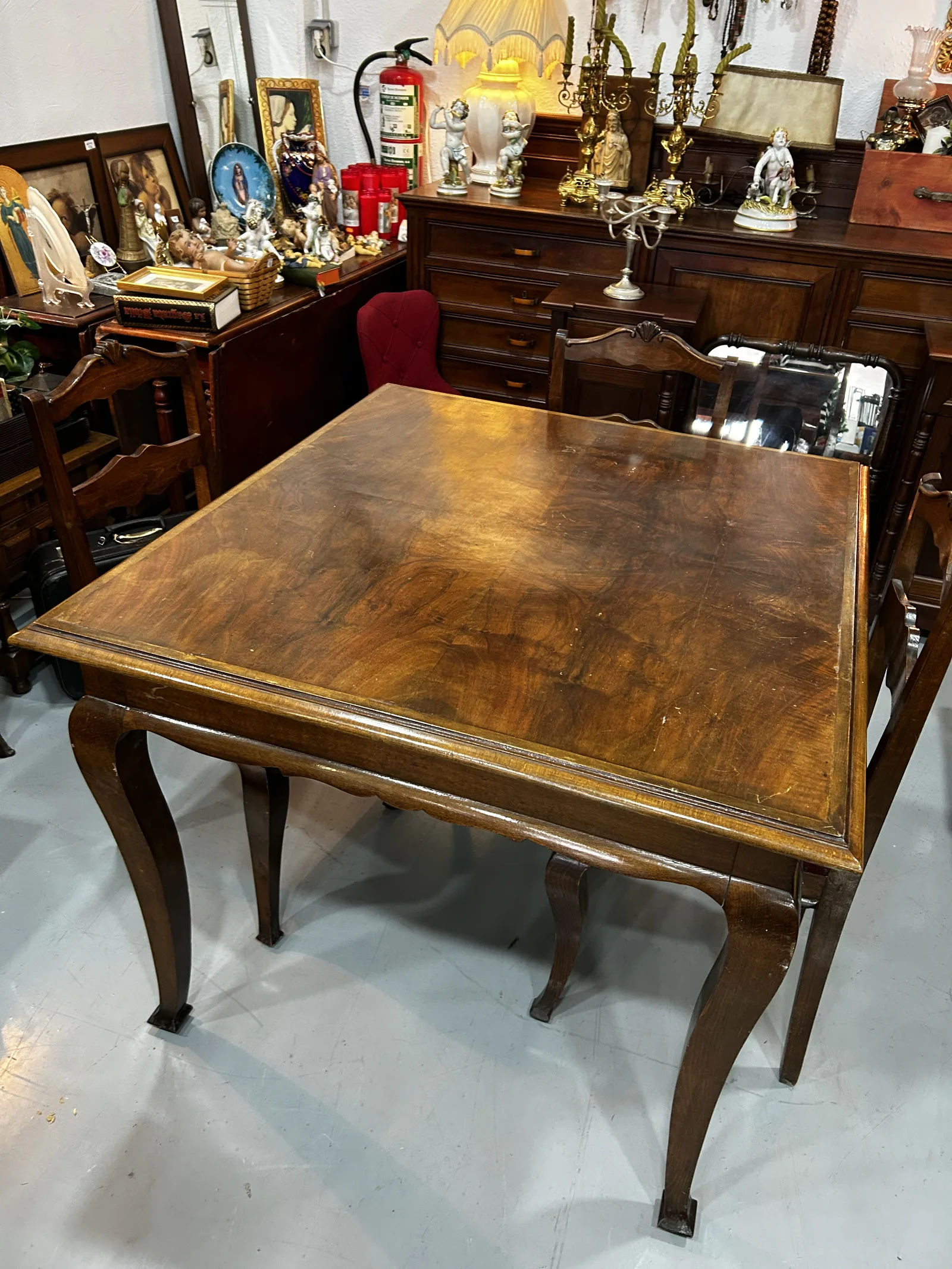 Mesa cuadrada de comedor – estilo clásico madera - Imagen 3