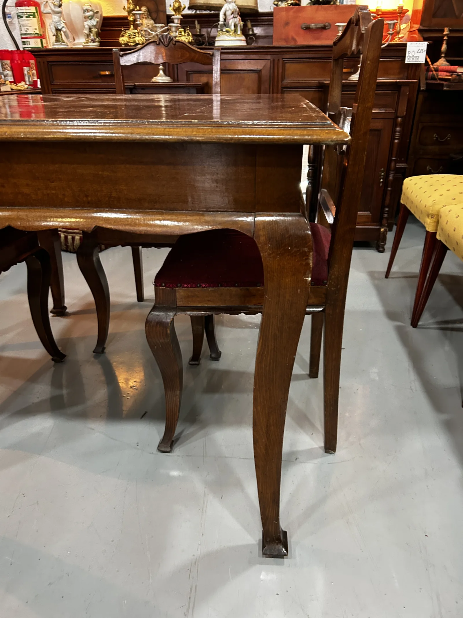 Mesa cuadrada de comedor – estilo clásico madera - Imagen 4