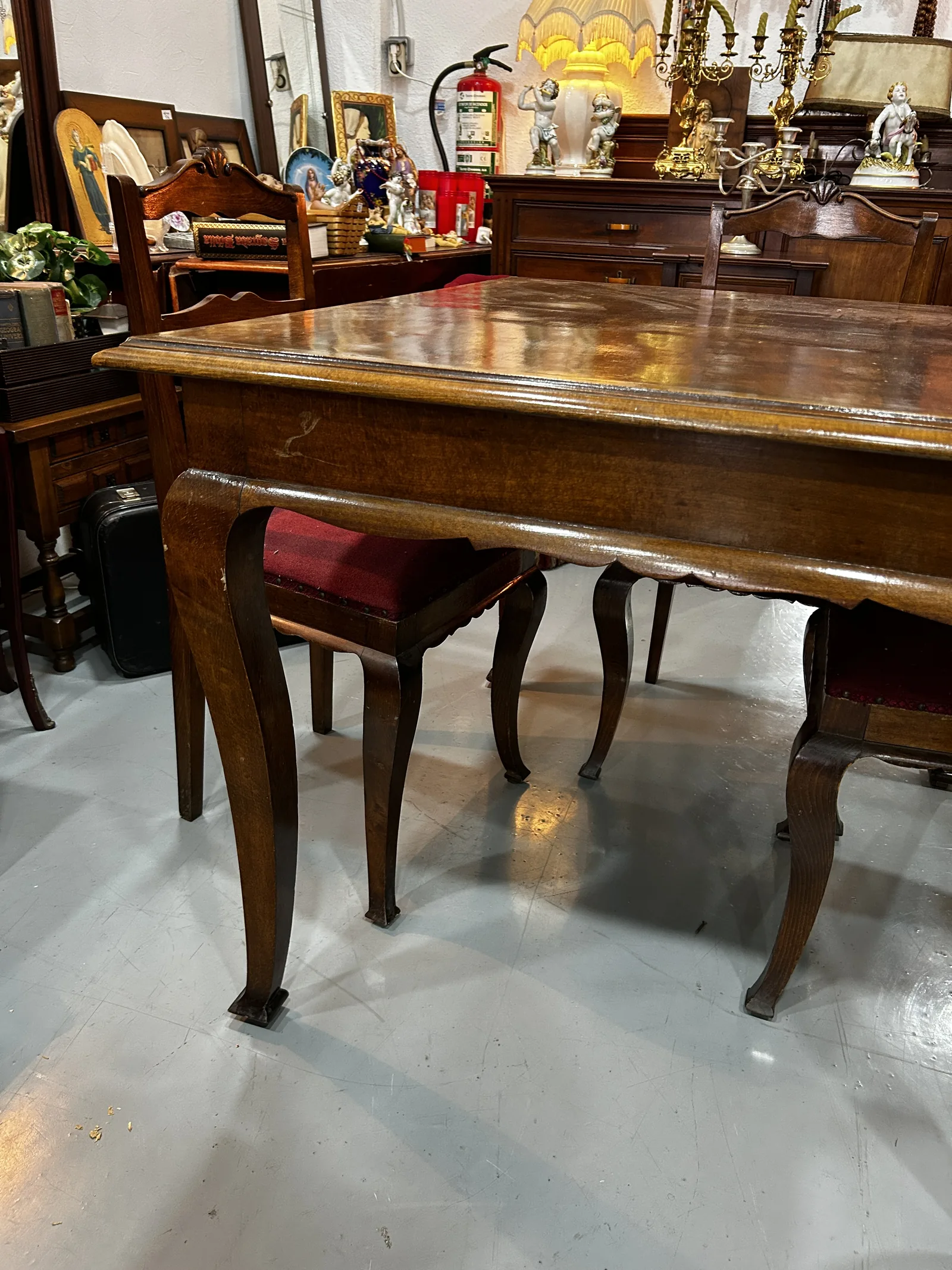 Mesa cuadrada de comedor – estilo clásico madera - Imagen 5